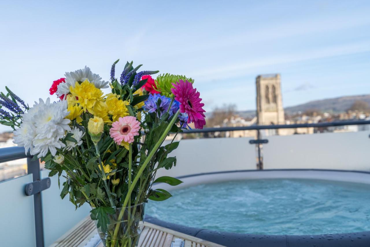 Central Penthouse With Hot Tub & Views 22 チェルトナム エクステリア 写真