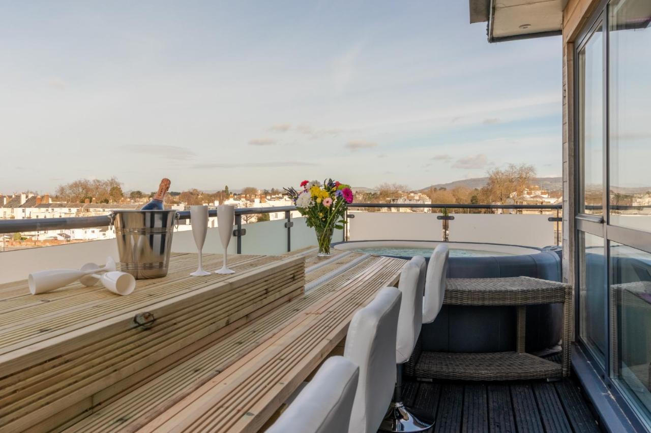 Central Penthouse With Hot Tub & Views 22 チェルトナム エクステリア 写真