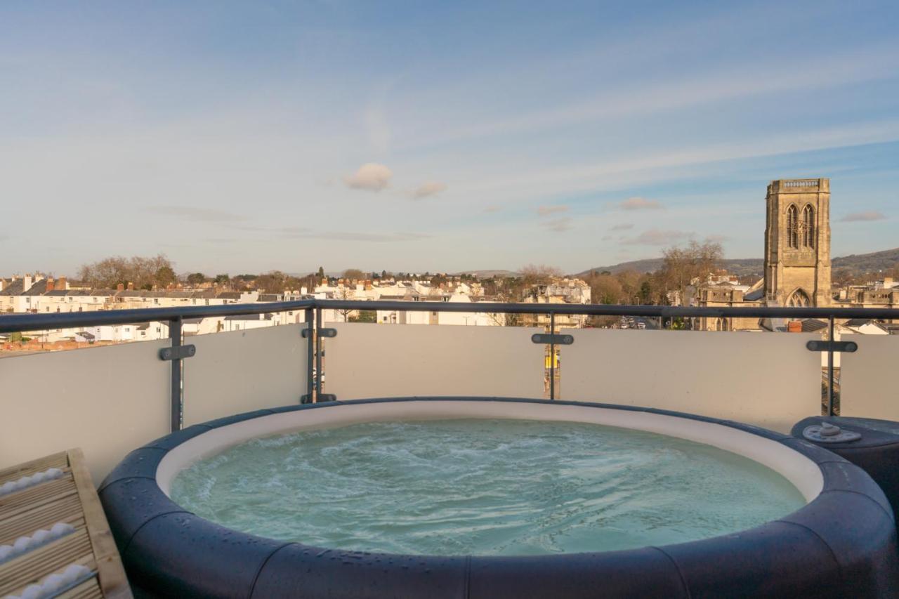 Central Penthouse With Hot Tub & Views 22 チェルトナム エクステリア 写真