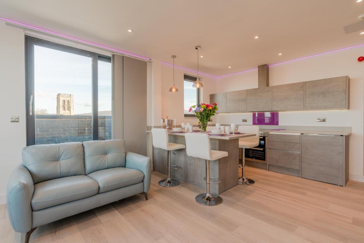 Central Penthouse With Hot Tub & Views 22 チェルトナム エクステリア 写真