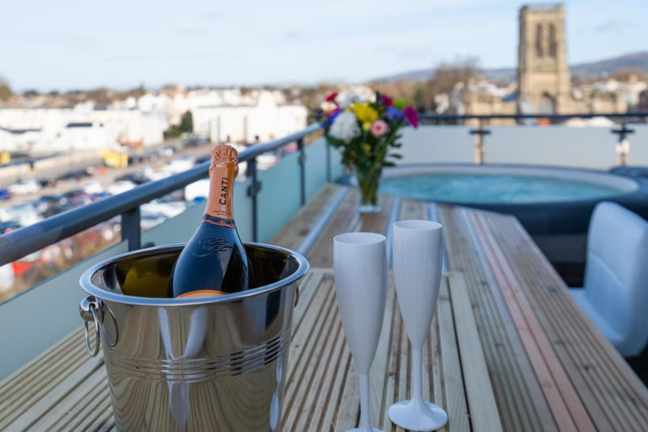 Central Penthouse With Hot Tub & Views 22 チェルトナム エクステリア 写真