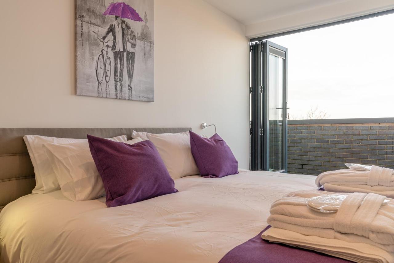 Central Penthouse With Hot Tub & Views 22 チェルトナム エクステリア 写真