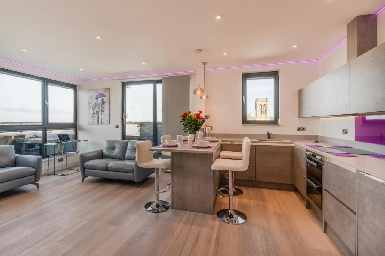 Central Penthouse With Hot Tub & Views 22 チェルトナム エクステリア 写真